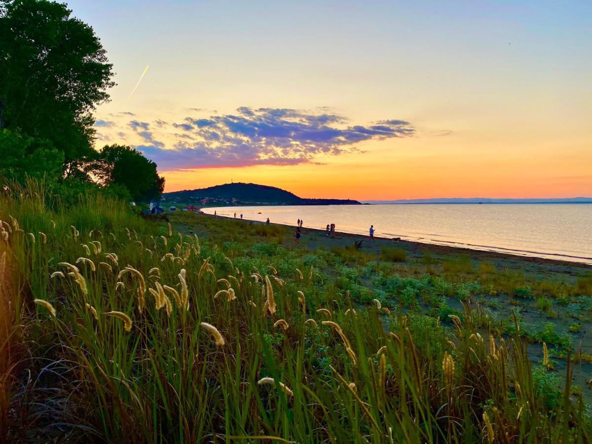 Beachfront Caravans Hotel Chernomorets Buitenkant foto