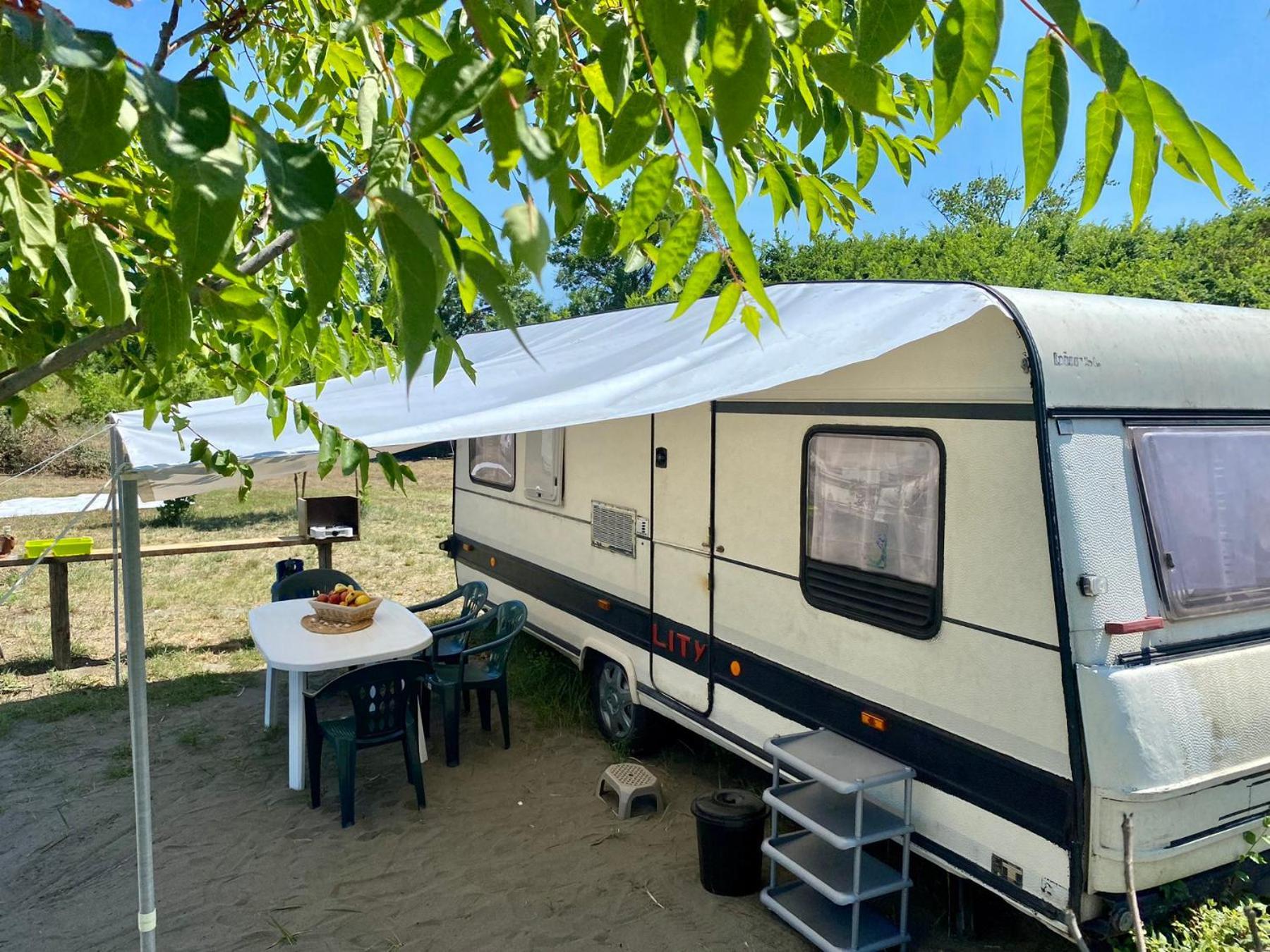 Beachfront Caravans Hotel Chernomorets Buitenkant foto